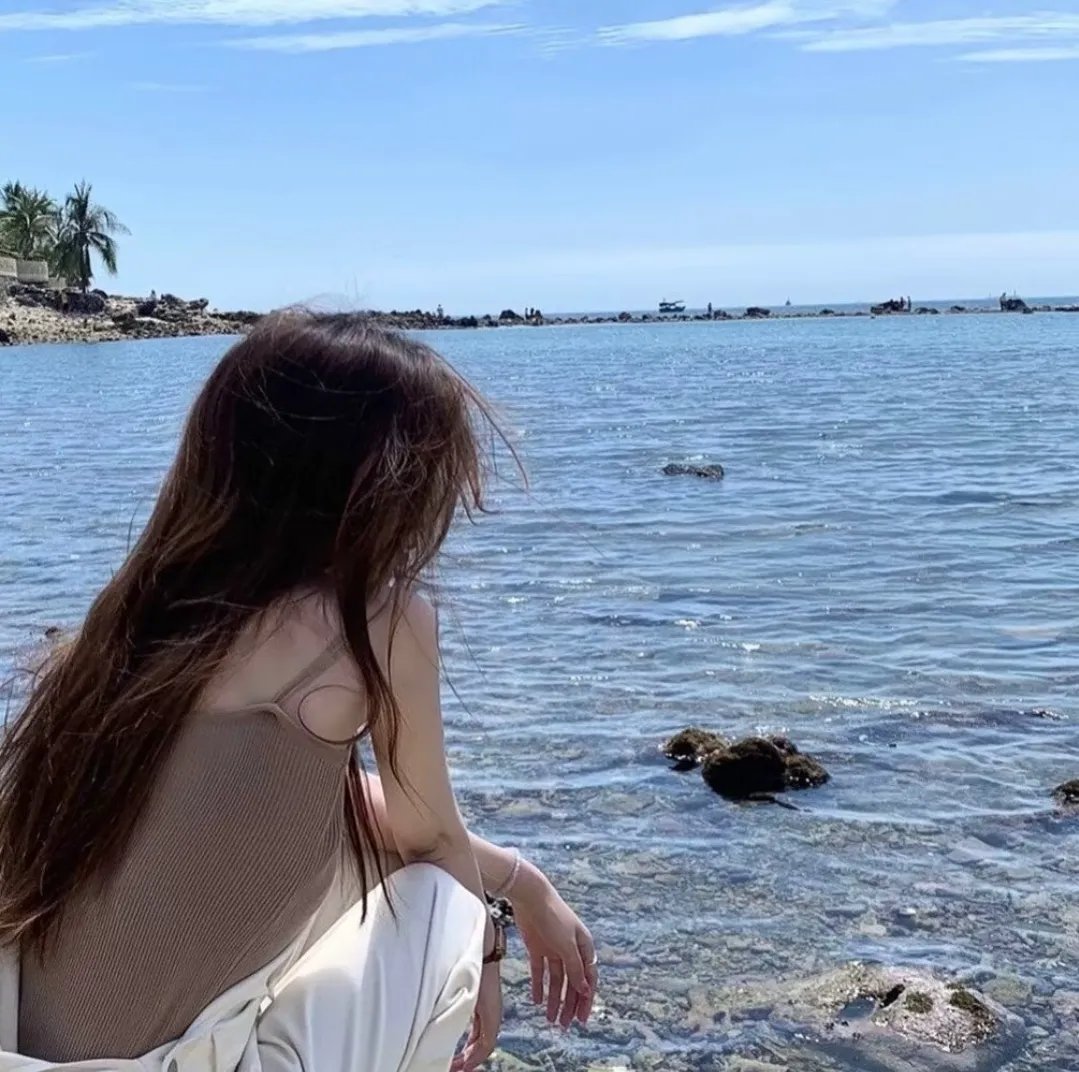 踮起脚尖靠近你